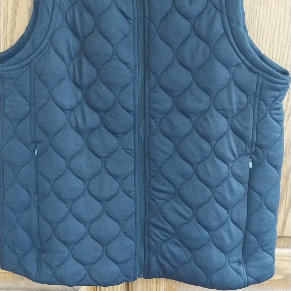 Kirkland NWT Women's Quilted Vest Size Small Black 2-Way Stretch Zipper Pockets - Picture 8 of 11
